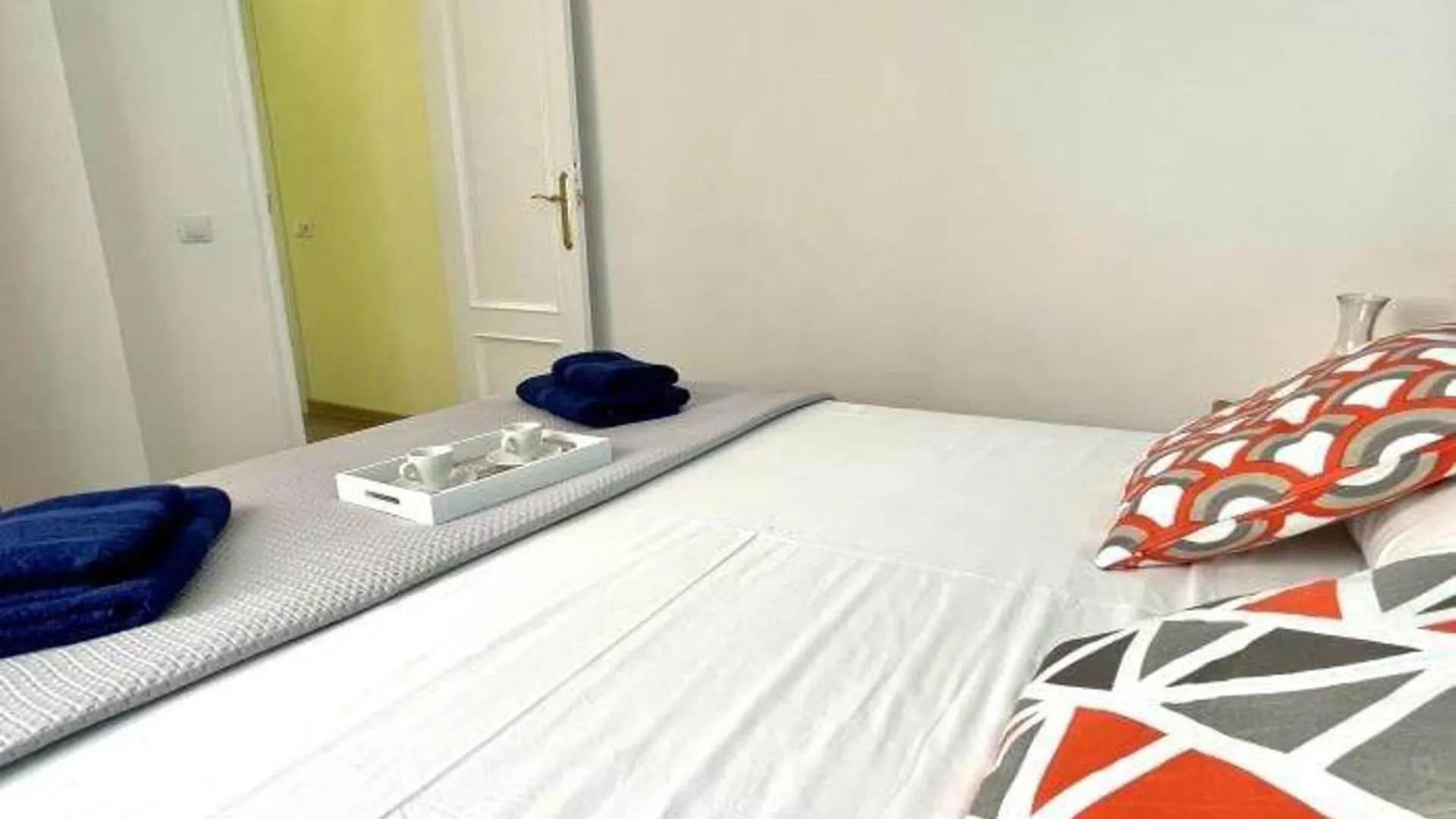 Apartment 3Br-Sleeps6-Balcony-A C-5Min To Beach Salou Spain